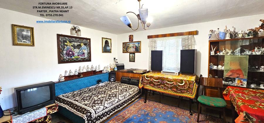 Casă cu 6 camere cu Teren 6329 Mp în Vest