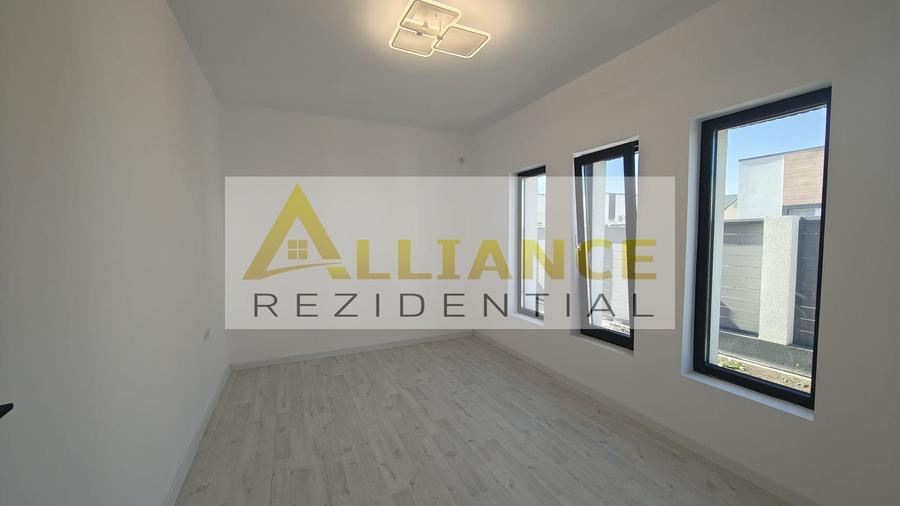 Casă individuală cu 4 camere cu Canalizare în Berceni