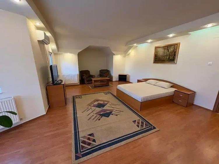 Casă cu 5 camere cu Canalizare în Pipera