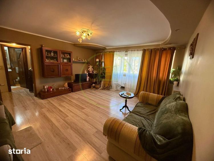Apartament cu 3 camere semidecomandat în Craiovița Nouă