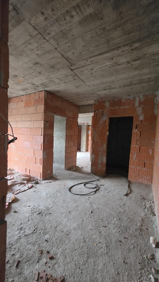 Apartament cu 34 camere decomandat în Chitila