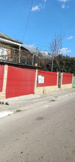 Casă cu 4 camere cu Teren 490 Mp în Traian