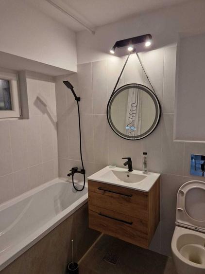 Apartament cu 3 camere decomandat în Splaiul Unirii