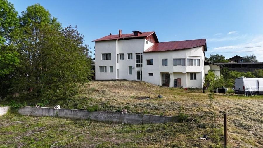 Teren de 14000 mp, în Teișori