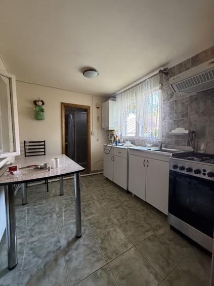Casă individuală cu 4 camere cu Canalizare în Ultracentral
