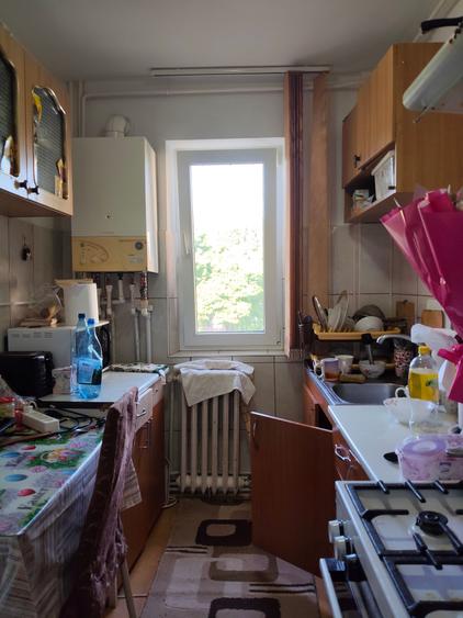 Apartament cu 3 camere semidecomandat în Păcurari