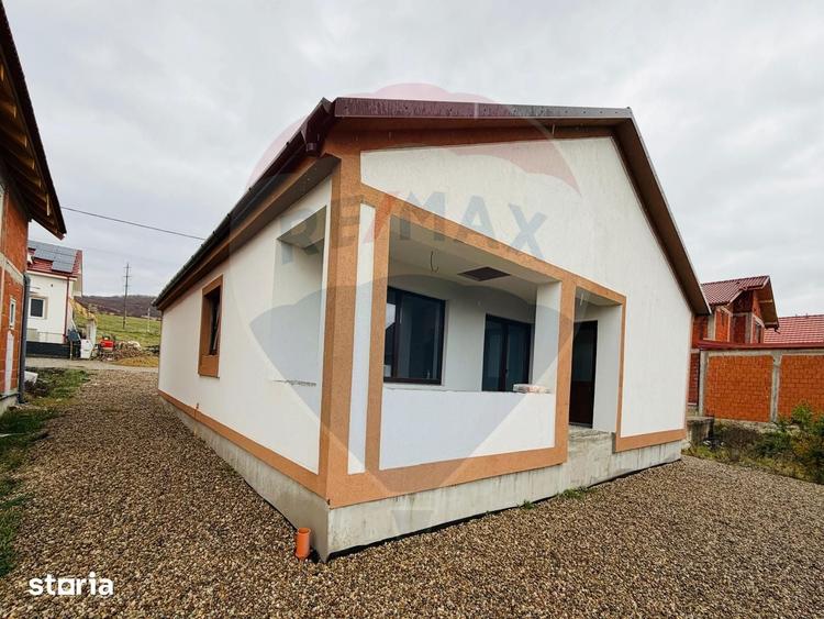 Casă cu 4 camere cu Teren 300 Mp în Betfia