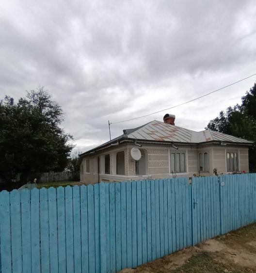 Casă cu 4 camere în Ciorăști