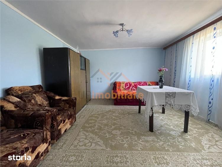 Casă cu 5 camere cu Teren 6770 Mp în Măgești