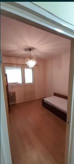 Apartament cu 4 camere semidecomandat în Iancului