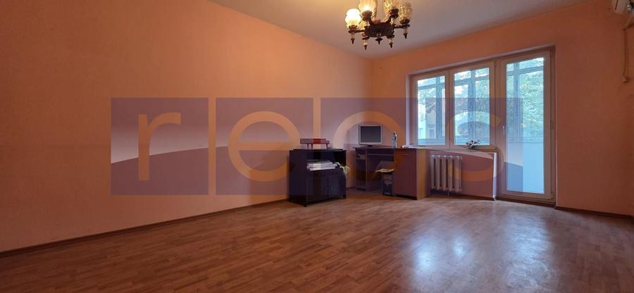 Apartament cu 3 camere decomandat în Dristor