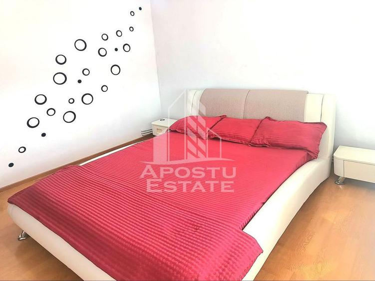 Apartament cu 3 camere semidecomandat, mobilat în Micălaca