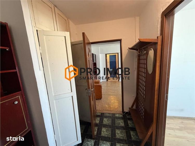 Apartament cu 3 camere semidecomandat în Unirii Sud