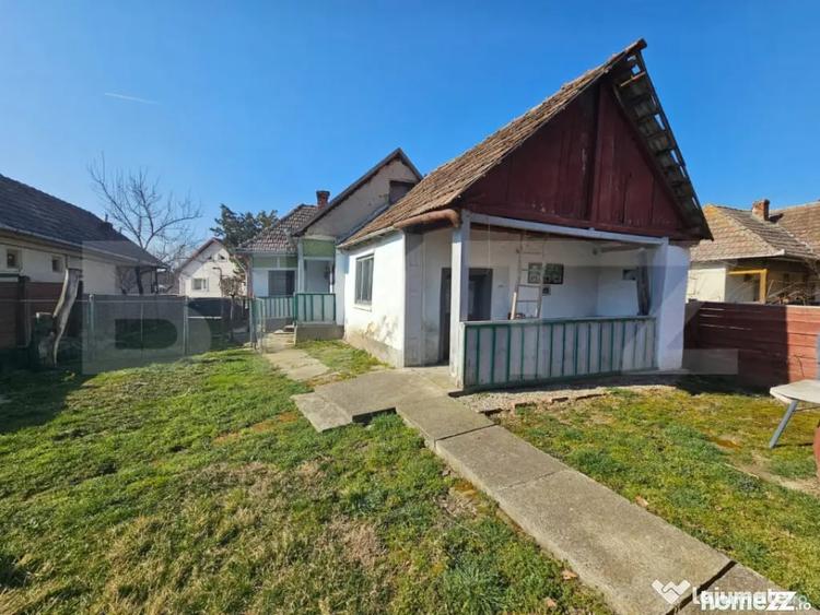Casă cu 4 camere cu Teren 1000 Mp în Sâncel