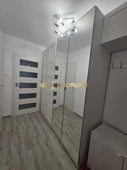Apartament cu 3 camere decomandat, mobilat în Titan