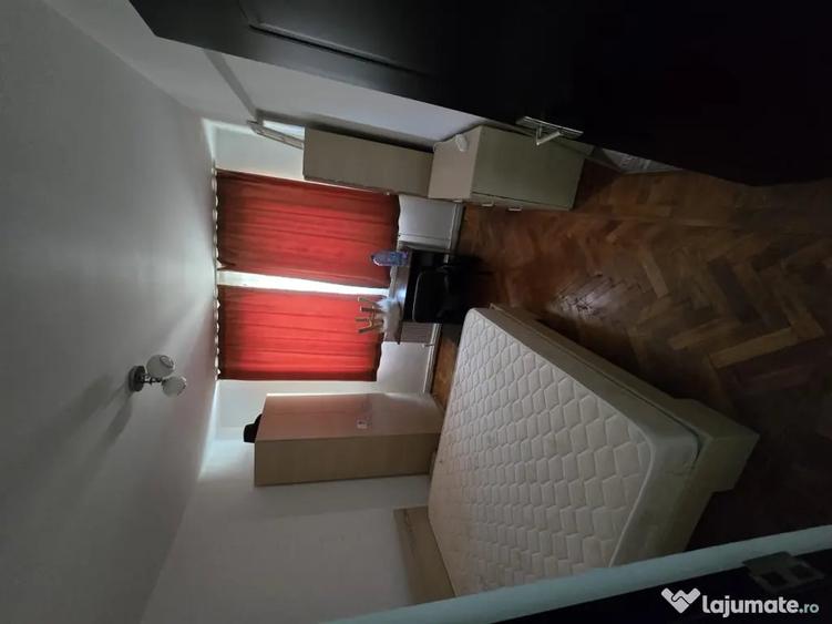 Apartament cu 3 camere decomandat în Piața Unirii