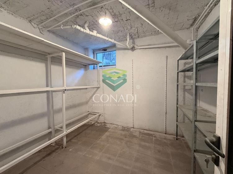 Casă individuală cu 8 camere cu Canalizare în Capitale