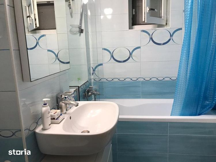 Apartament cu 3 camere decomandat, mobilat în Delfinariu