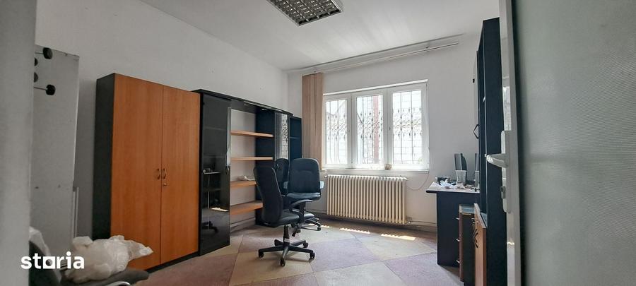 Casă cu 6 camere cu Teren 800 Mp în Rahova