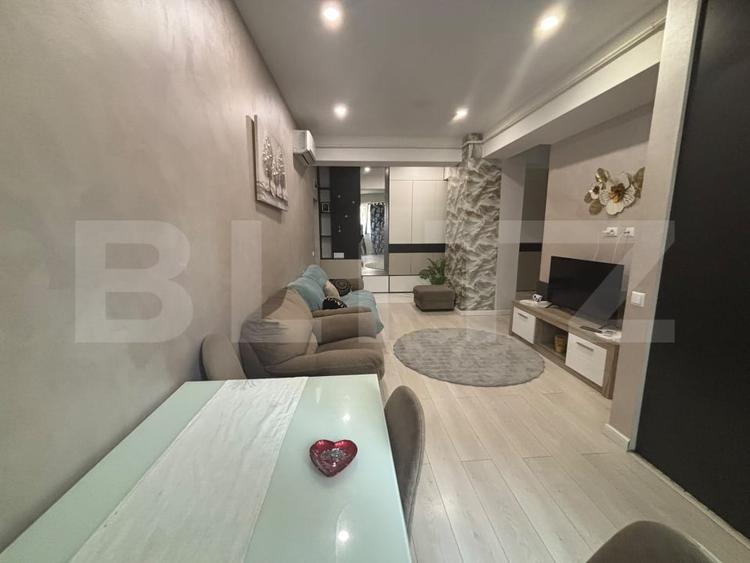 Apartament cu 3 camere decomandat, mobilat în Central