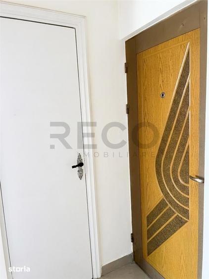 Apartament cu 3 camere semidecomandat în Nufărul