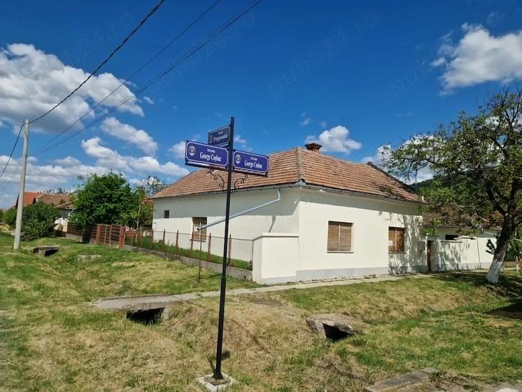 Casă cu Teren 2973 Mp în Șiria