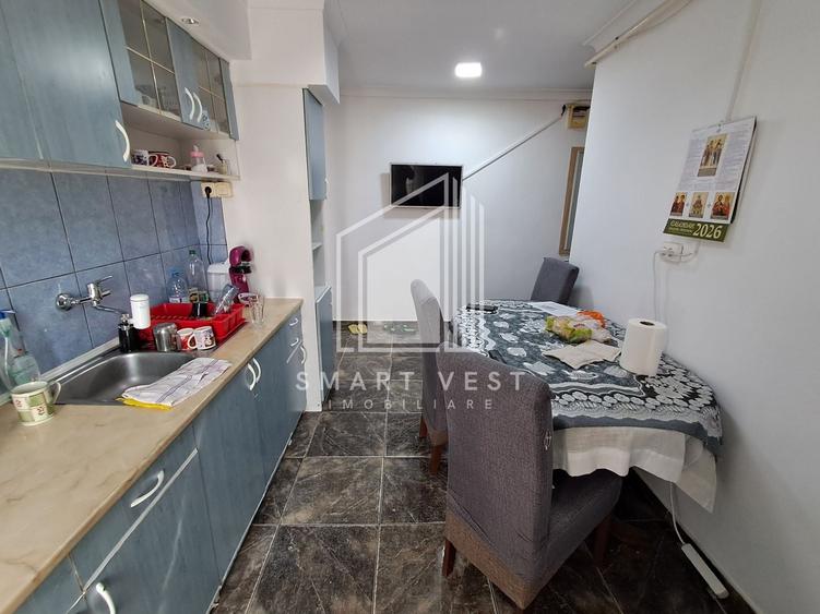 Apartament cu 3 camere semidecomandat, mobilat în Micro 16