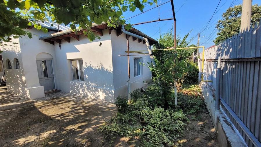 Casă cu 3 camere cu Teren 400 Mp în Bereasca