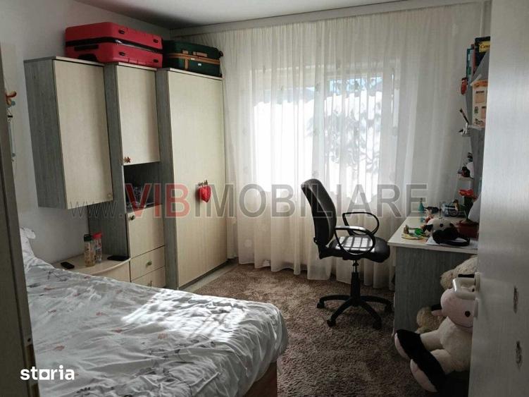 Apartament cu 4 camere semidecomandat, mobilat în Lipovei