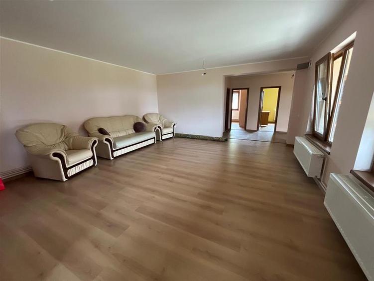 Casă individuală cu 3 camere cu Canalizare în Gepiu