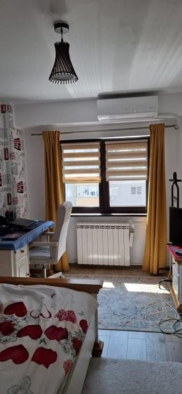 Apartament cu 3 camere decomandat în Tei