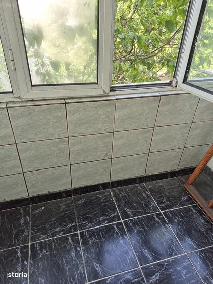 Apartament cu 3 camere semidecomandat în Alexandru cel Bun