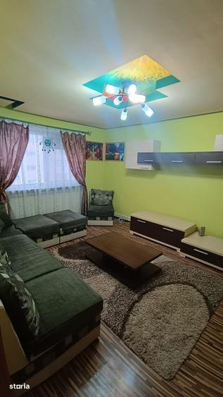 Apartament cu 3 camere decomandat în Carrefour
