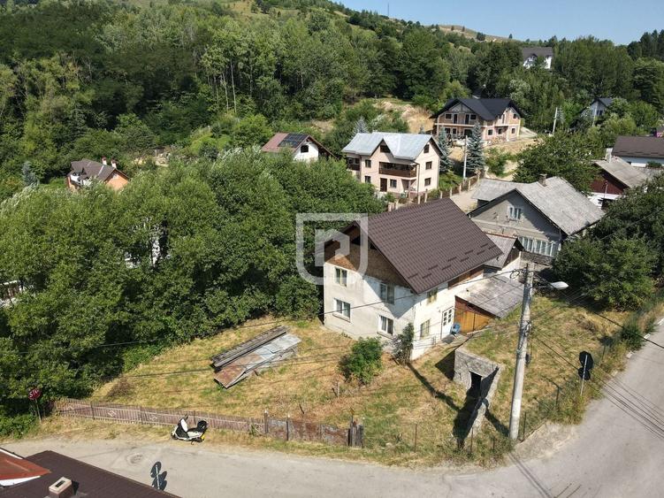 Casă individuală cu 5 camere cu Canalizare în Central