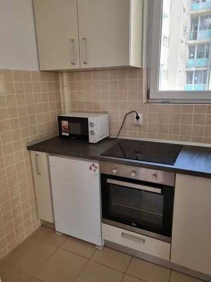 Apartament cu 2 camere semidecomandat în Gara de Nord