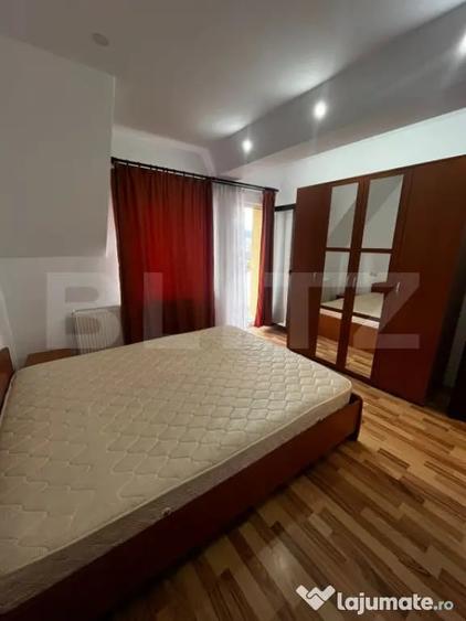 Apartament cu 3 camere semidecomandat în Centura