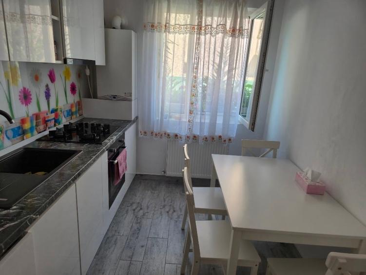 Apartament cu 2 camere decomandat, mobilat în Central