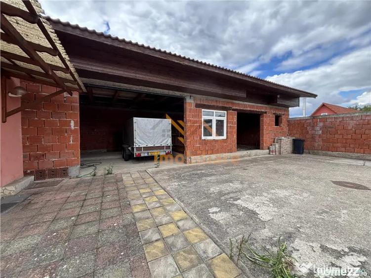 Spațiu comercial, de 320 mp, în Groși