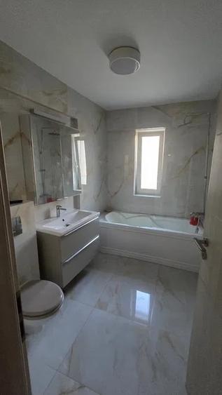 Apartament cu 3 camere decomandat, mobilat în Central