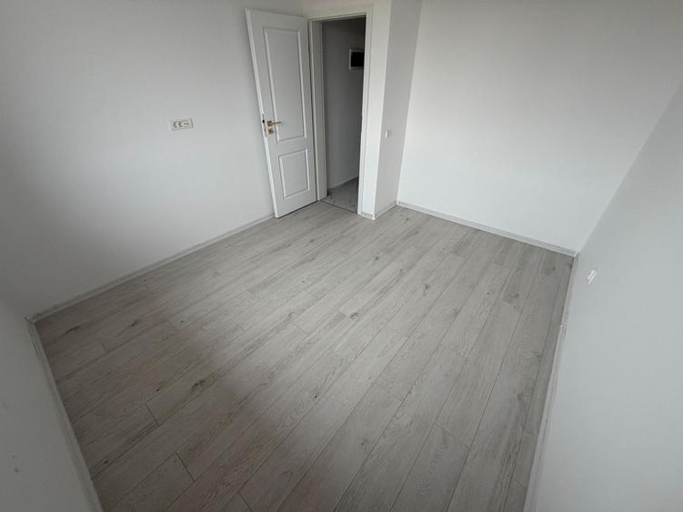 Duplex cu 4 camere cu Canalizare în Central