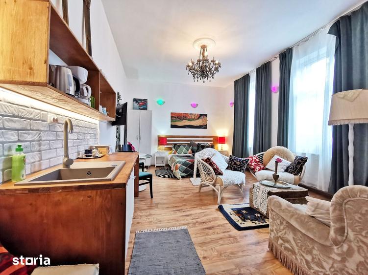 Casă cu 6 camere cu Teren 1200 Mp în Gruia