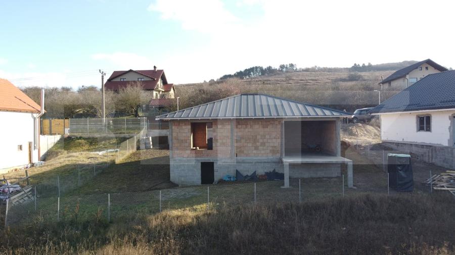 Casă individuală cu 4 camere cu Canalizare în Suceagu