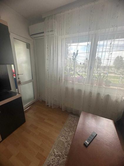 Apartament cu 4 camere decomandat în Energia