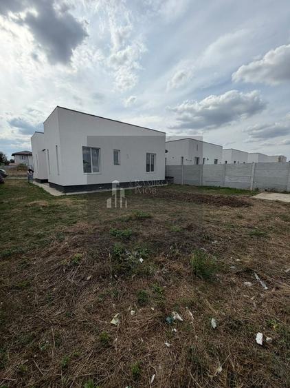 Casă individuală cu 4 camere cu Canalizare în Berceni