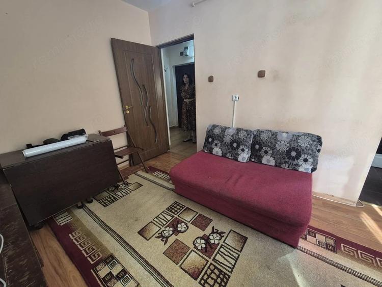 Apartament cu 3 camere semidecomandat în Trivale
