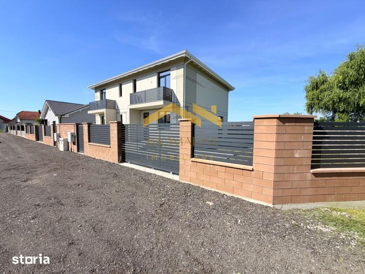 Casă cu 4 camere cu Teren 265 Mp în Sânmihaiu Român