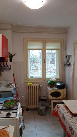 Apartament cu 3 camere decomandat în Girocului
