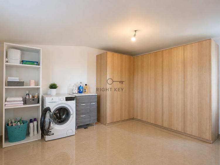 Duplex cu 6 camere cu Canalizare în Domnești