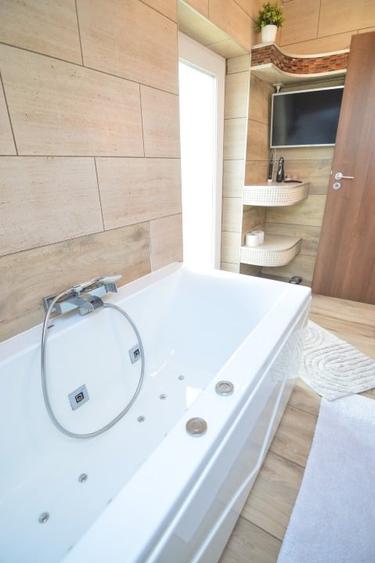 Casă individuală cu 4 camere cu Canalizare în Giroc