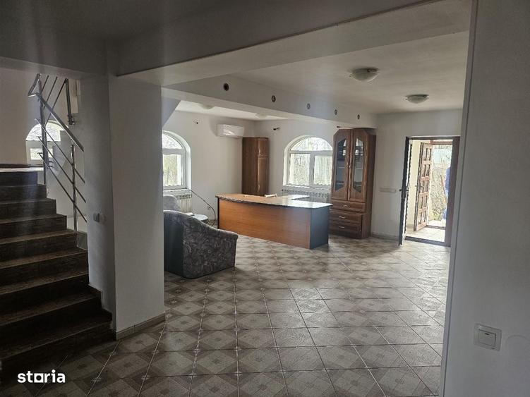 Casă cu 4 camere cu Teren 15000 Mp în Galata